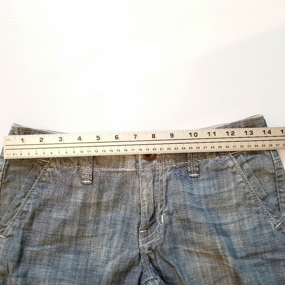 Gap Chambray 100% Cotton Mid Rise Shorts, size 0 - Picture 3 of 6
